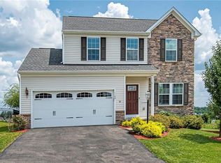 1100 Raymond Dr, Oakdale, PA 15071