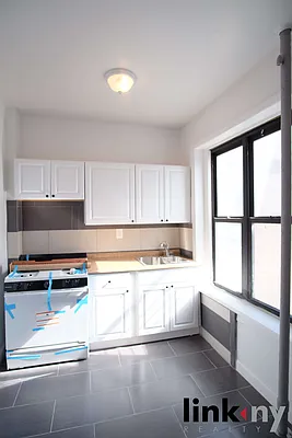 Rented by Link NY Realty | media 2