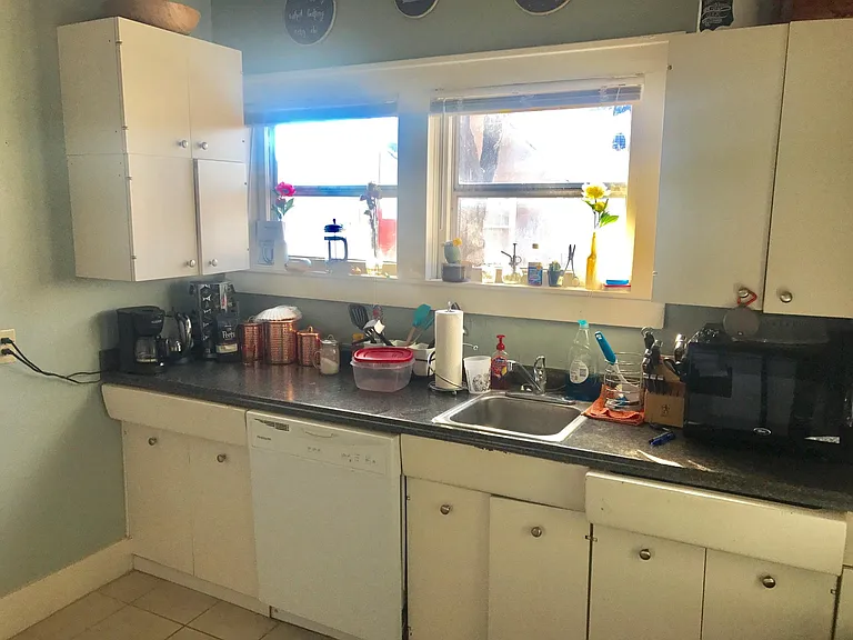 214 S Lewis St — Photo 3