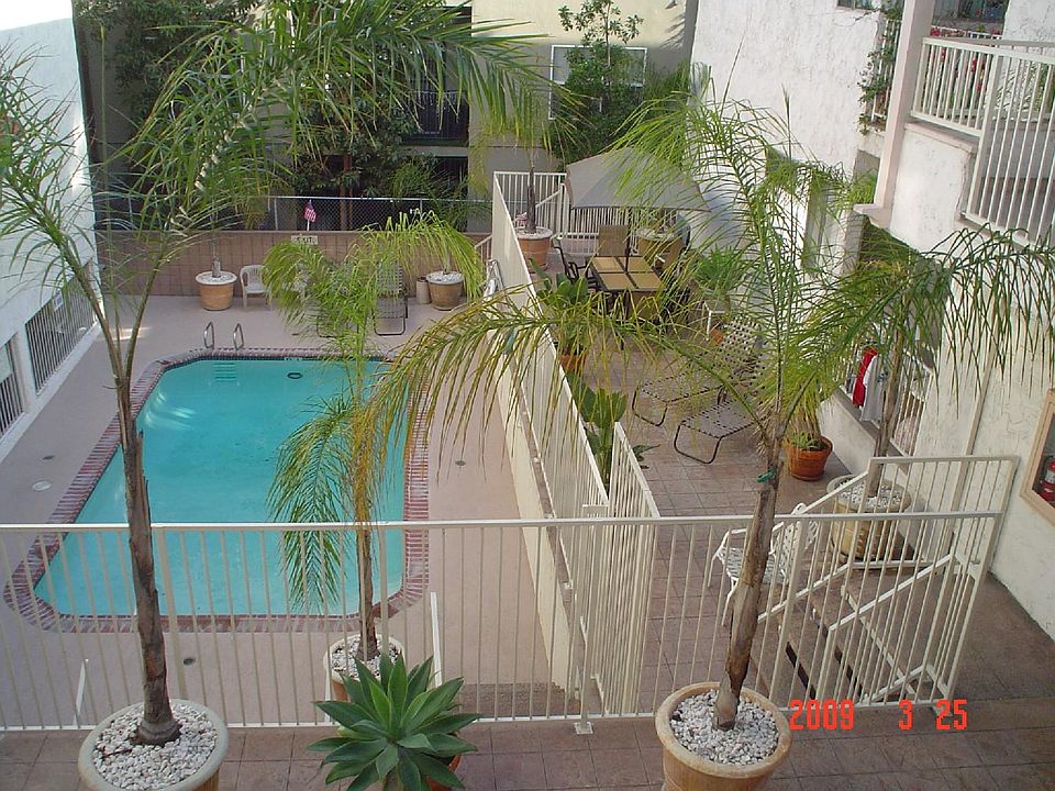 2nd image of 4624 Cahuenga Blvd #0