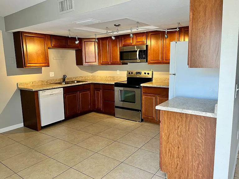 3352 W Harmont Dr #1 — Photo 10