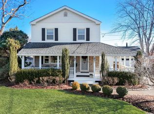 93 S Penataquit Ave, Bay Shore, NY 11706