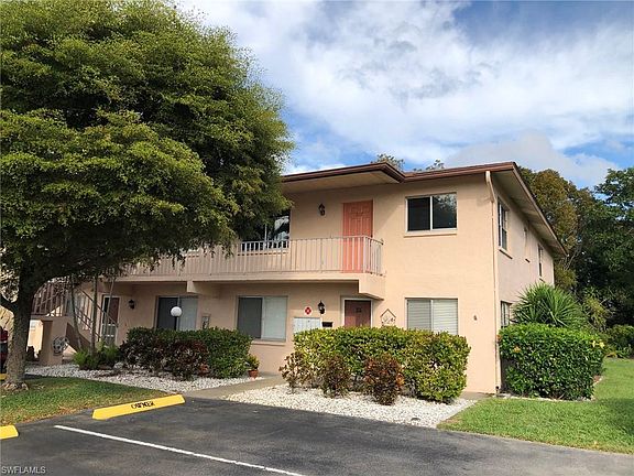2nd image of 215 SE 15th Pl APT 207