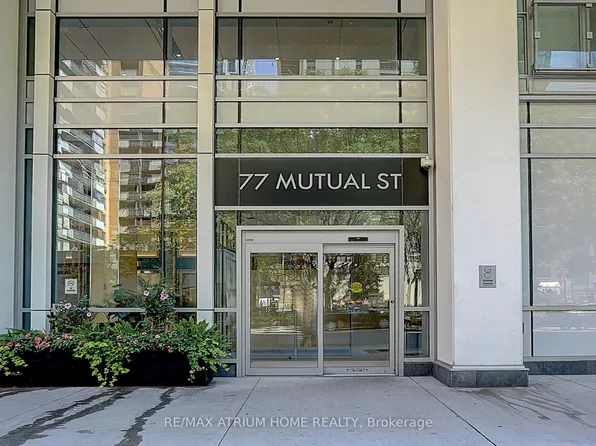 77 Mutual St #806, Toronto, ON M5B 0B9