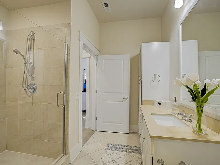 Holly Crest Apartments — Photo 29