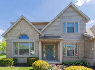 2048 Lexington Rd, Perrysburg, OH 43551