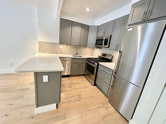 5th image of 361 E 50th St APT 4D