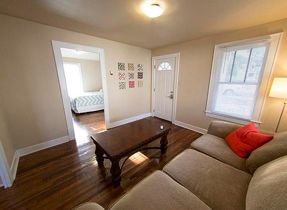 3rd image of 904 W Live Oak St #A