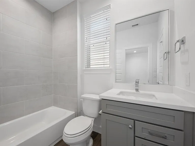 2737 Clinton Dr — Photo 17