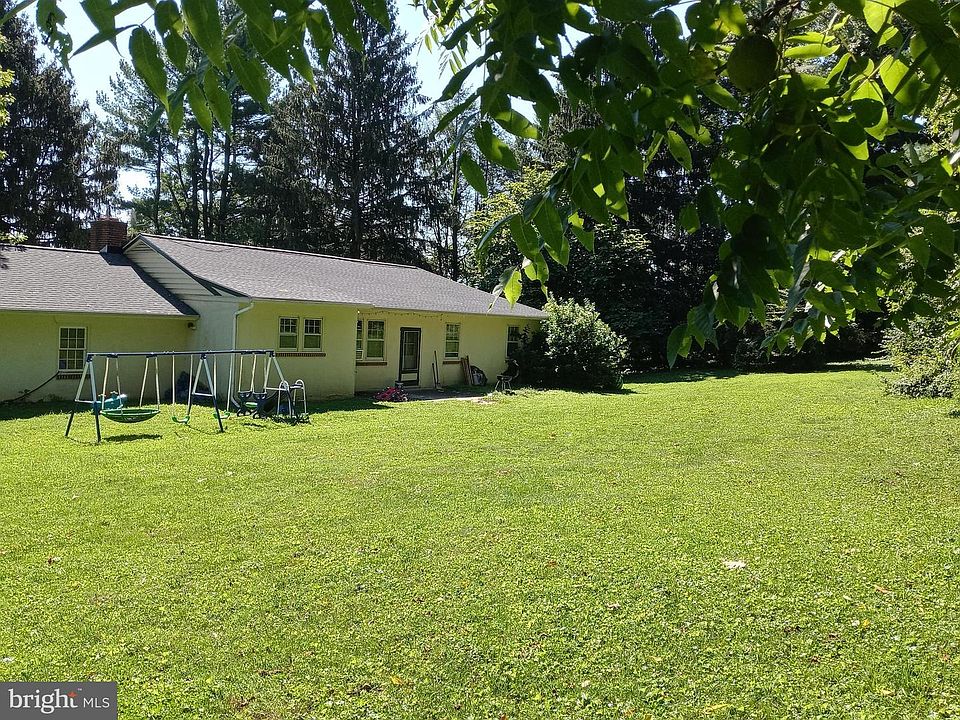 2nd image of 1069 Wawaset Rd