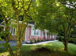 45 Sandmill Ln, Hazard, KY 41701