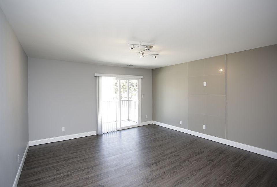 1st image of 100 W 38th St #16