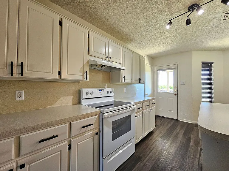 3011 Tom Lockett Dr — Photo 3