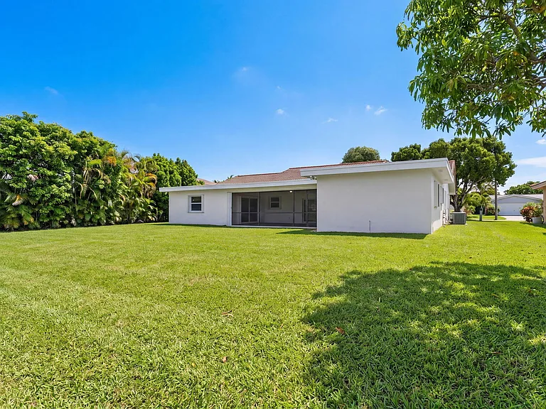 905 NW 133rd Ave — Photo 33