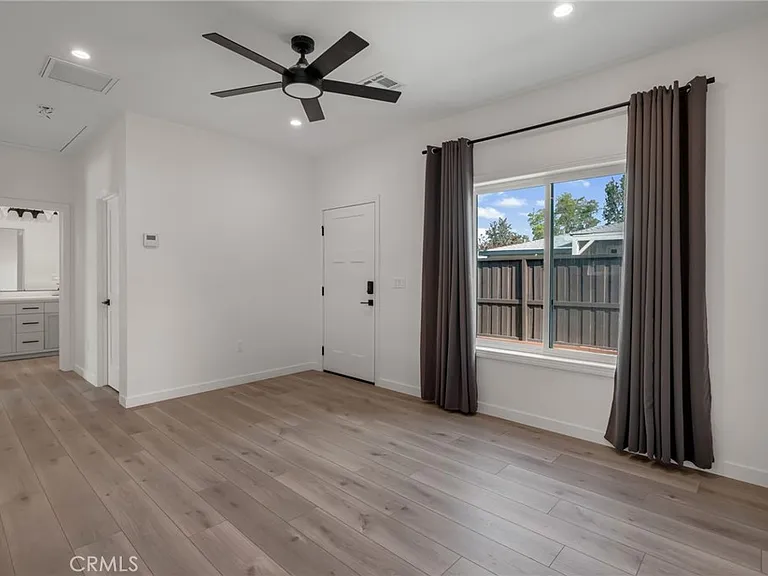 22434 Berdon St — Photo 9