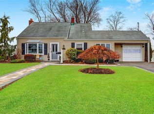 96 Slate Ln, Levittown, NY 11756