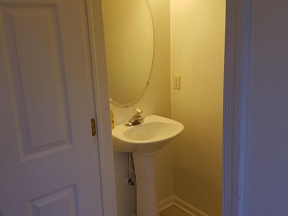 4th image of 753 Marian Dr