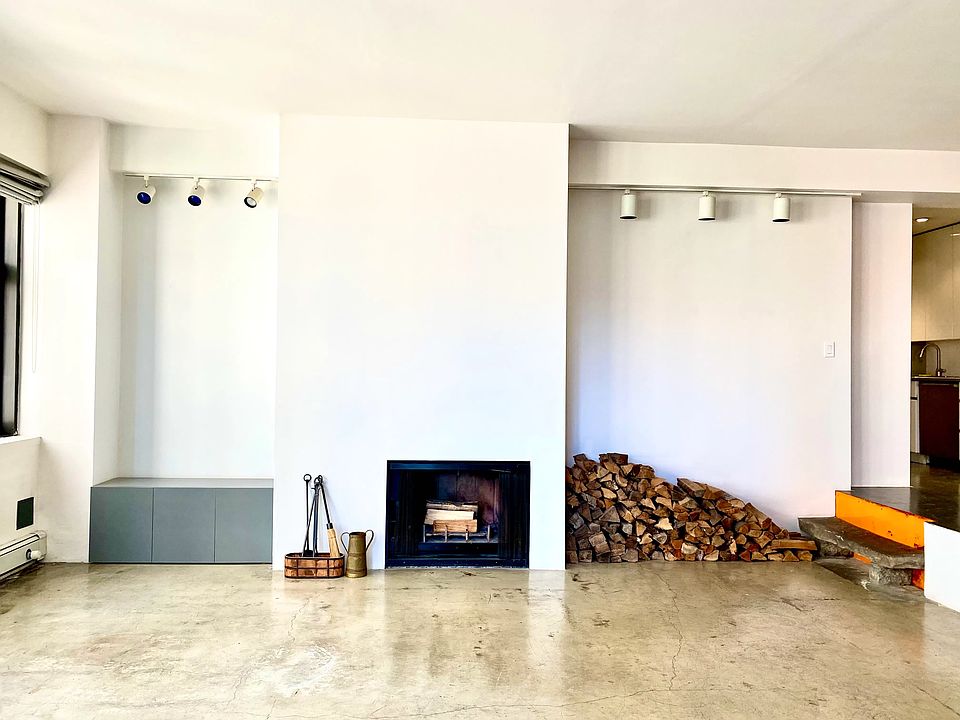 1st image of 529 W 42nd St APT 7P