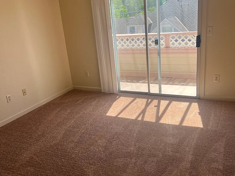 4319 Railroad Ave #6 — Photo 3