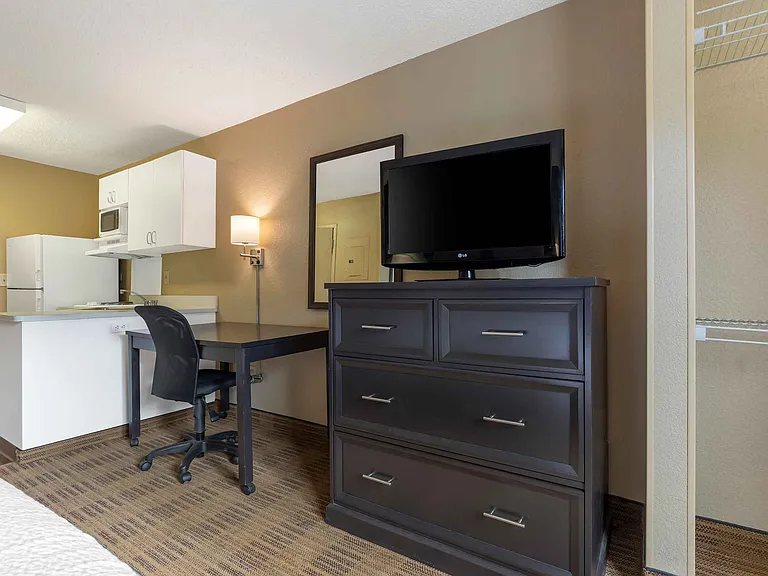 Studio Suite - 1 Queen Bed