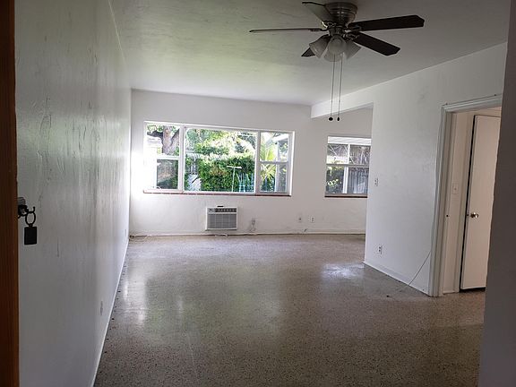 3rd image of 920 NE 120th St