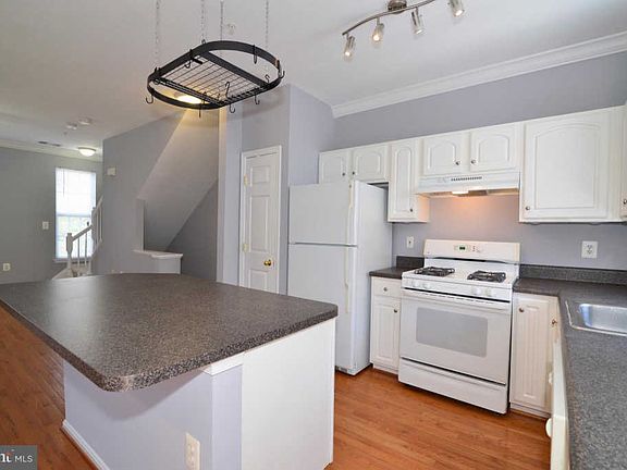 5th image of 21780 Jarvis Sq