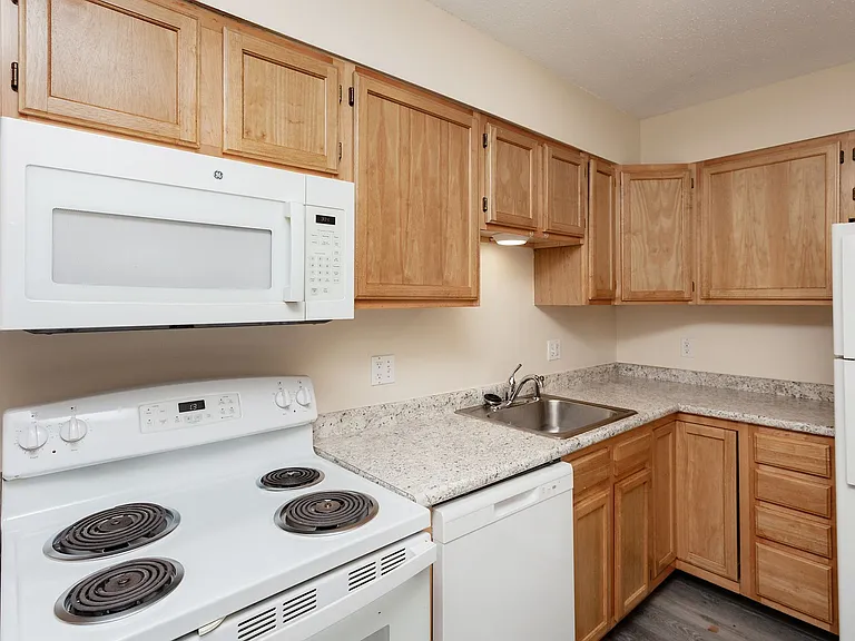 ONE MONTH FREE rent PLUS reduced rents! — Photo 7