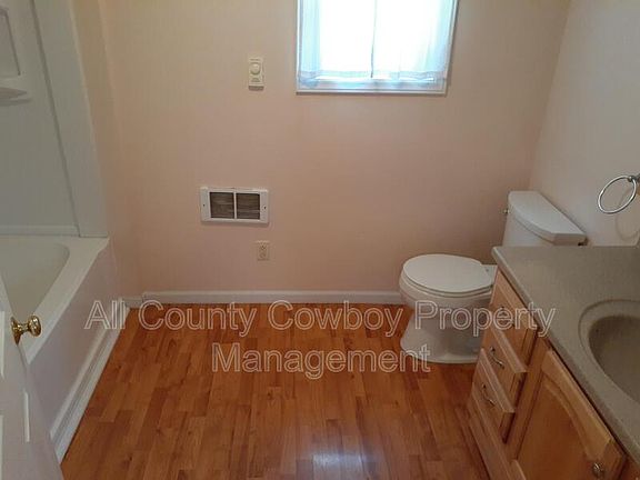 5th image of 710 Custer St