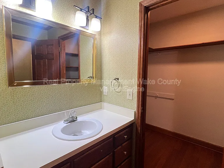7404 Valley Run Dr — Photo 15
