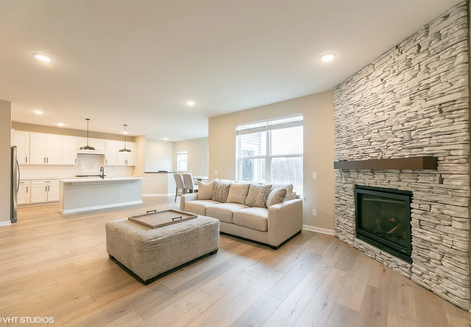 4 bed, 2993 sqft, $3,900 — Photo 4
