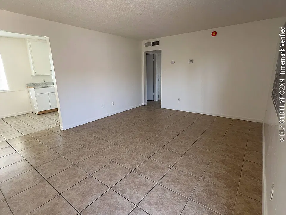 211 Plymouth Ave #3