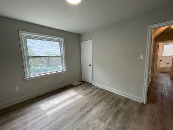 4th image of 567 Weber St E