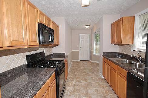 4th image of 8145 Sunnydale Ln
