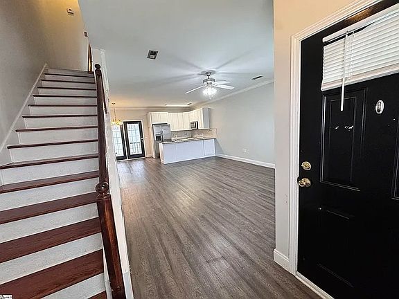 2nd image of 58 Ridgestone Cir #1