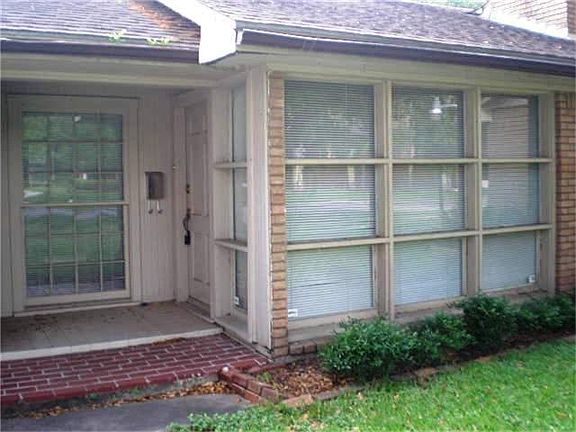 3rd image of 2923 Drexel Dr