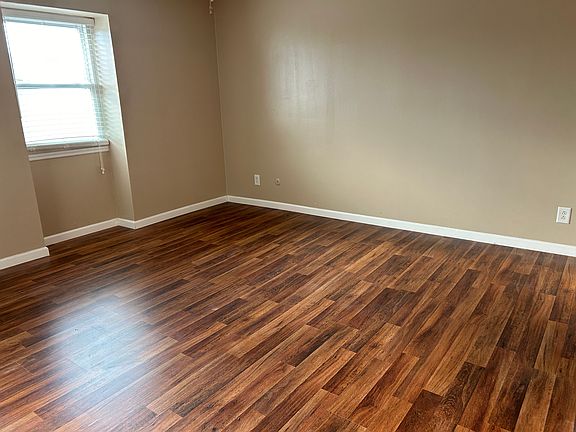 4th image of 412 Windsor Park Dr #412