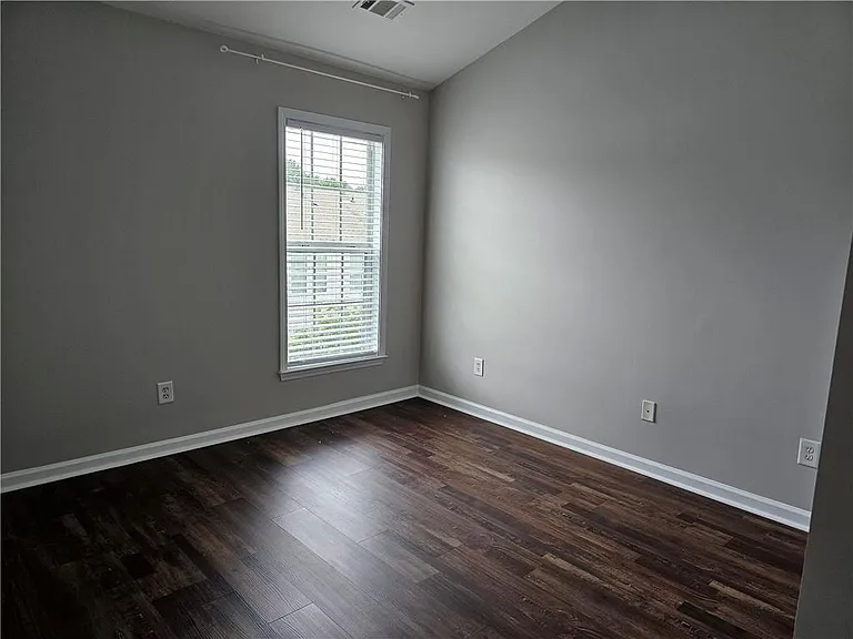 1021 Thornborough Dr — Photo 22