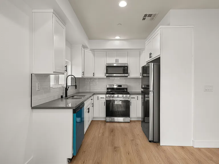 11553 Kittridge St #1 — Photo 8