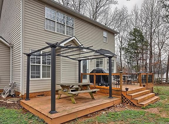 5th image of 229 Strawberry Ln