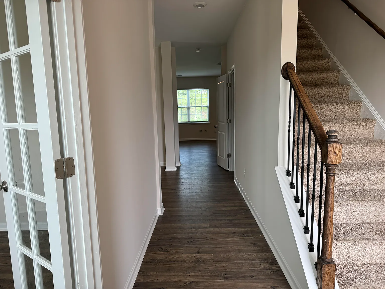 4 bed, 2.5 bath, 2692 sqft, $2,350 — Photo 1