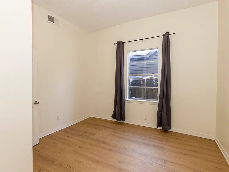 993 Oakview St #101 — Photo 10
