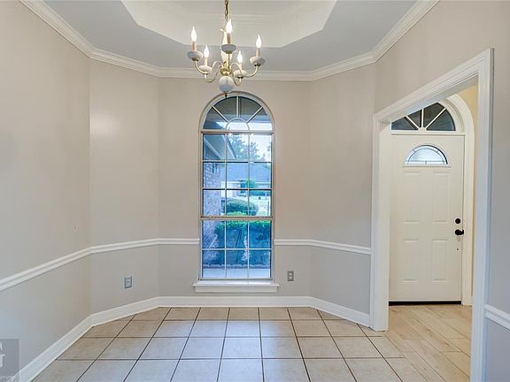 2nd image of 302 Brownlee Cir