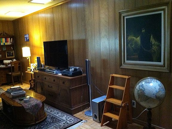 3rd image of 2505 Desert Dr