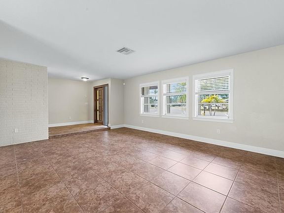 2nd image of 3938 Villmoor Ln