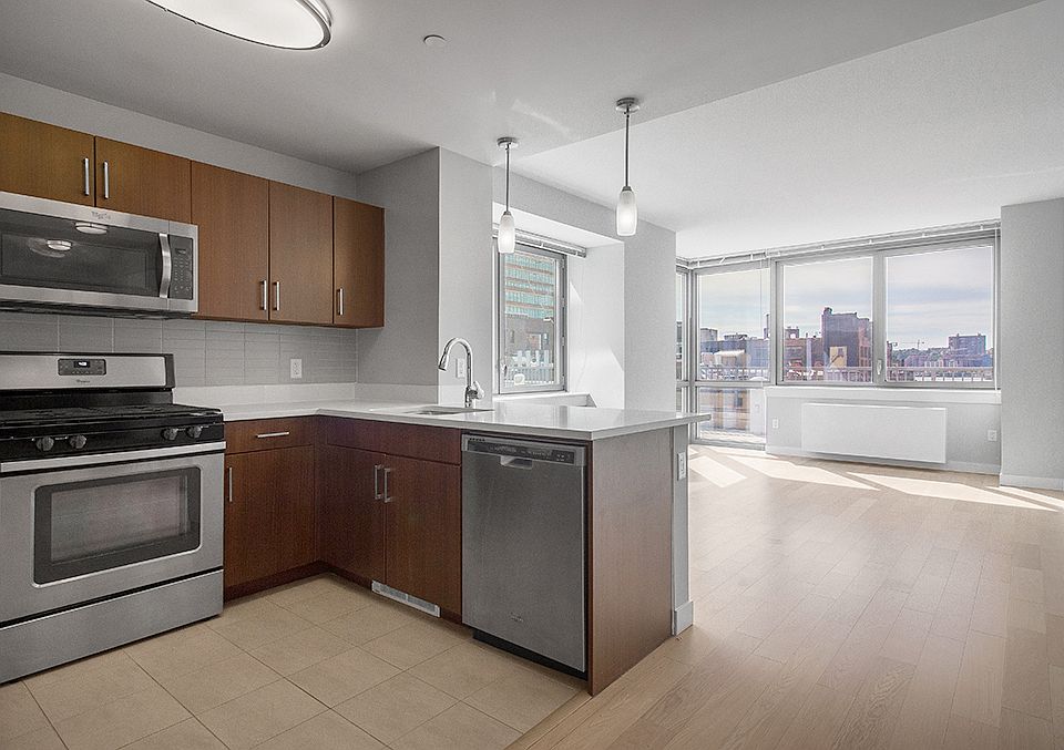 1st image of 282 11th Ave APT 810