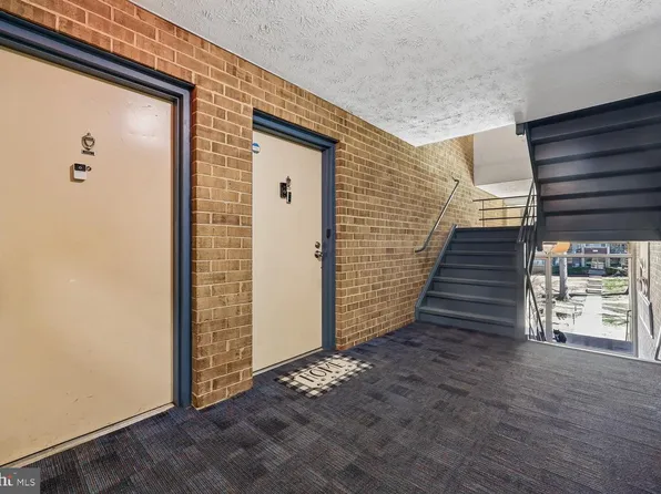 452 Girard St #356, Gaithersburg, MD 20877