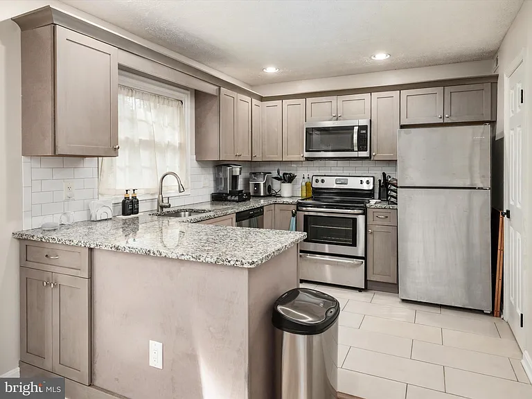2139 Commissary Cir — Photo 16