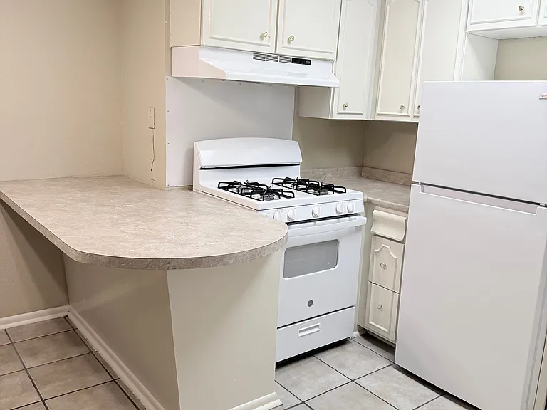 Ricks Apartments — Photo 33