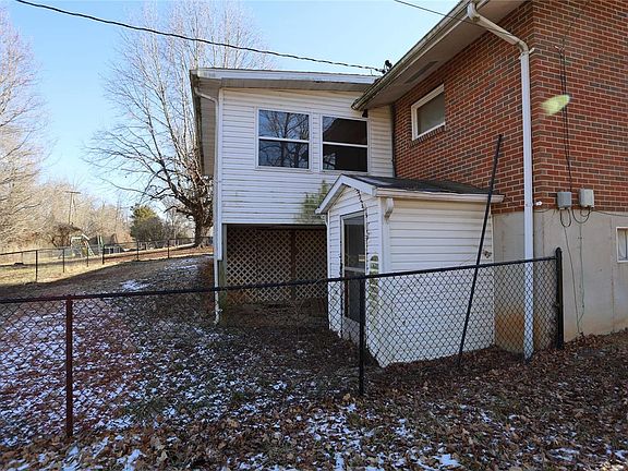 5th image of 304 Lilac Dr