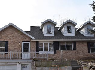 1069 Mayo Rd, Hartford, WI 53027